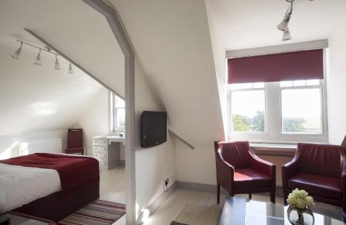 Rye Hotel | Family-Friendly Retreat at The Lookout Rye - Breakfast Included