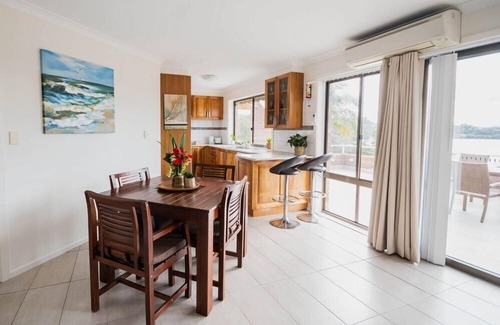 Mallacoota House | Top-Rated Lookout Unit 12: Family-Friendly Retreat
