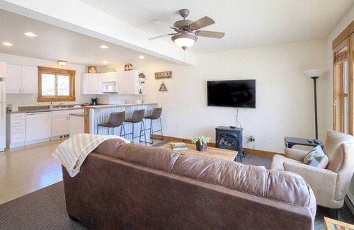 Grand Lake Apartment | Unforgettable Summer Escape at the Loose Moose #4