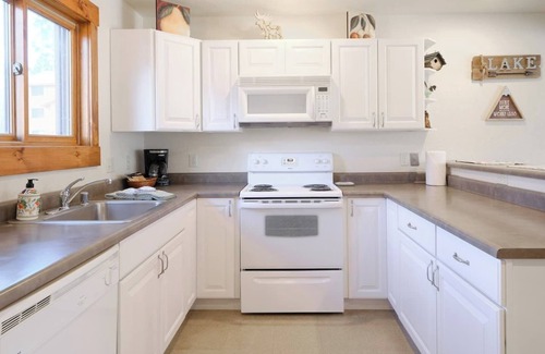 Grand Lake Apartment | Unforgettable Summer Escape at the Loose Moose #4