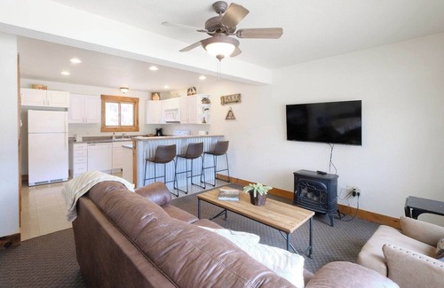 Grand Lake Apartment | Unforgettable Summer Escape at the Loose Moose #4