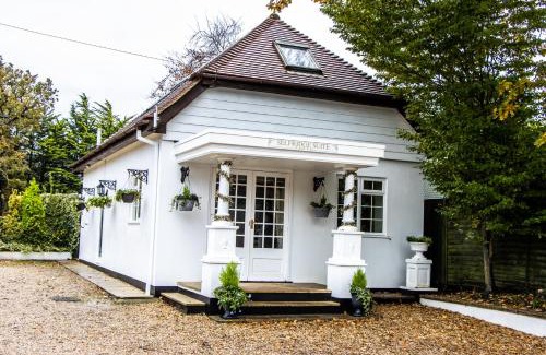Highcliffe-on-Sea Hotel | Elegant Stay at The Lord Bute with Top-Rated Dining