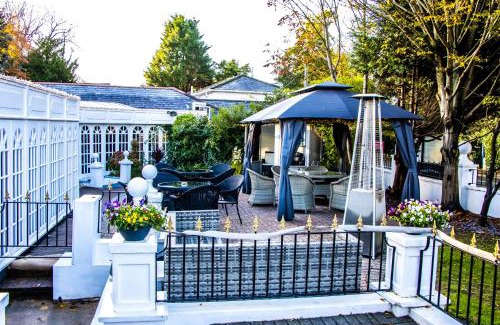 Highcliffe-on-Sea Hotel | Elegant Stay at The Lord Bute with Top-Rated Dining