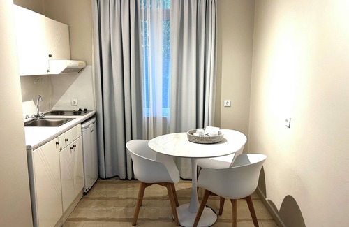 Varia Apartment | Relaxing Retreat at Loriet Hotel with Ocean Views and Spa