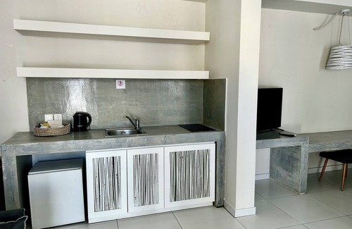 Varia Apartment | Relaxing Retreat at Loriet Hotel with Ocean Views and Spa
