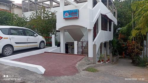 Rajiv Gandhi Nagar Bed & Breakfast | Welcoming The Lotus Home: Rated 9/10 with Breakfast Included
