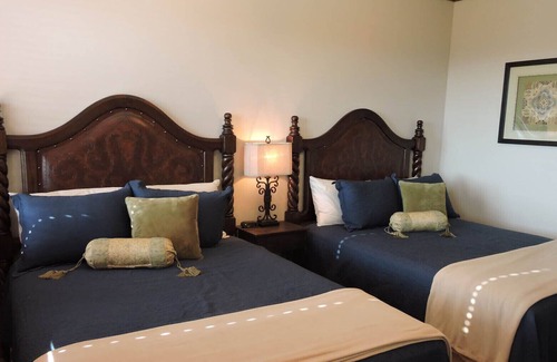 Johnson City Apartment | Guest Rated 9.8: The Louis XIV Suite at Lighthouse Hill Ranch