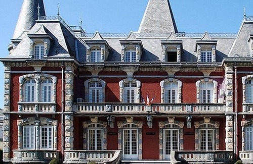 Lourdes Apartment | Discover The Lourdaise Escape: Central Location with Wifi