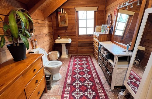 Hornsby House | The Love Shack - a peaceful Nature Retreat. Disconnect, relax and restore.