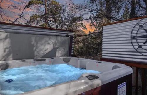 Sugarloaf Apartment | Cozy Retreat at The Love Shack Big Bear - Pet Friendly & Spa