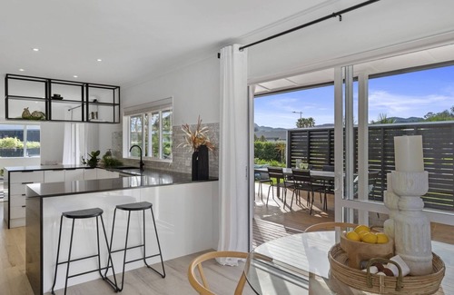 Matakana House | Cozy Getaway at The Love Shack - Matakana Holiday Home