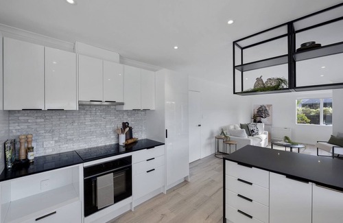Matakana House | Cozy Getaway at The Love Shack - Matakana Holiday Home