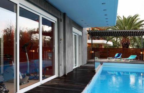 Palaio Faliro Apartment | Cozy Love Suite 1 in Athens Riviera with Pool & Kitchen