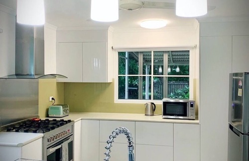 Lucinda House | Seaside Retreat - Spacious House with Scenic Ocean Views