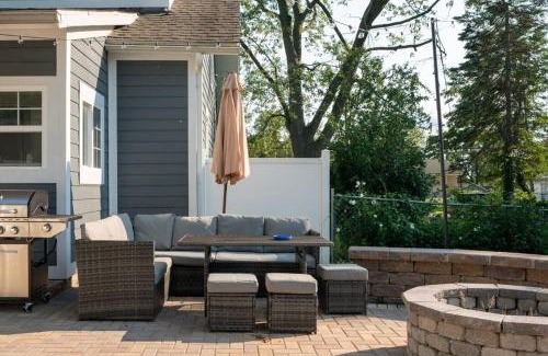 Roseland House | Inviting Lucky Charm Home: BBQ, Outdoor Games & Coffee