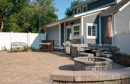 Roseland House | Inviting Lucky Charm Home: BBQ, Outdoor Games & Coffee