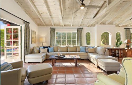 El Mirador House | Discover The Lucy House: Pet-Friendly Family Retreat