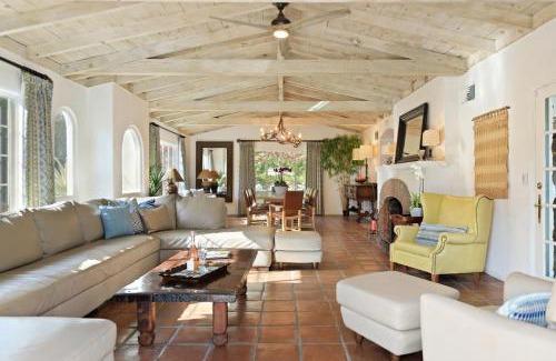 El Mirador House | Discover The Lucy House: Pet-Friendly Family Retreat