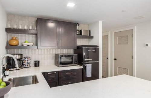 South Scottsdale House | Elegant Retreat at The LUX - Heart of Old Town Studio