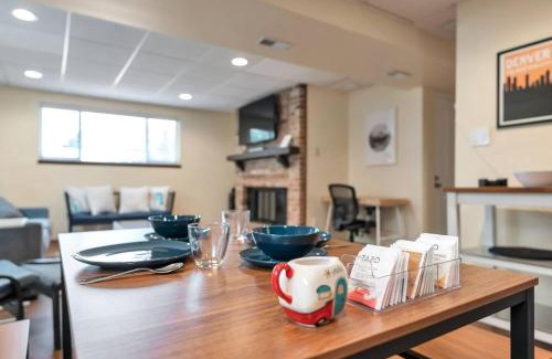 Coyote Gulch Apartment | The Lux in Lakewood. Minutes from Red Rocks. Hikes