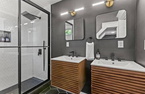 Georgetown House | The Luxe Hot Tub Private Bar 12 Min to Horse Park