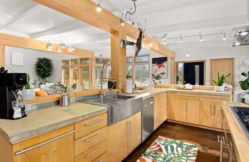Peoria House | Experience The LUXE Of Peoria: Unbelievable Pool & Amenities