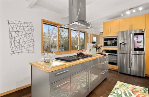 Peoria House | Experience The LUXE Of Peoria: Unbelievable Pool & Amenities