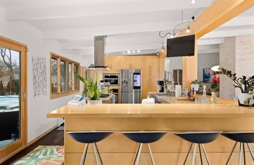 Peoria House | Experience The LUXE Of Peoria: Unbelievable Pool & Amenities