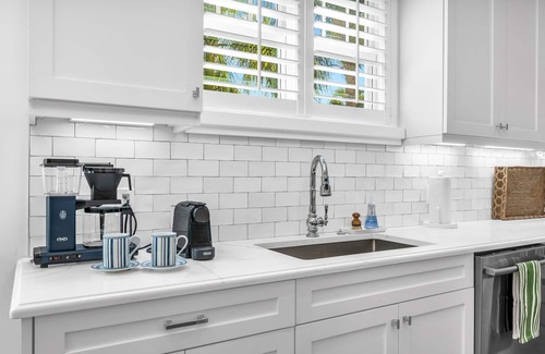 Grandview Heights House | Premier Sunshine Villa with Private Pool and Spa Amenities