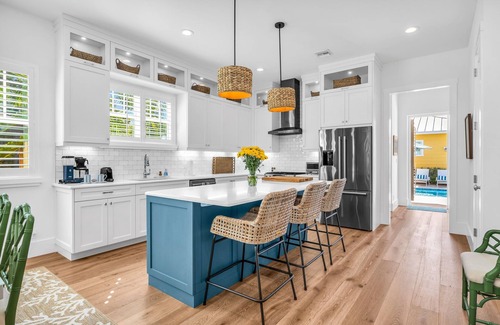 Grandview Heights House | Premier Sunshine Villa with Private Pool and Spa Amenities