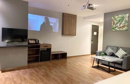 Taman Bukit Pantai Apartment | Comfortable Stay at The Luxmi - Bangsar Trade Centre