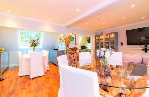 Folkestone Apartment | Oceanbreeze: Beachfront Bliss with Ocean Views & Pet Friendly