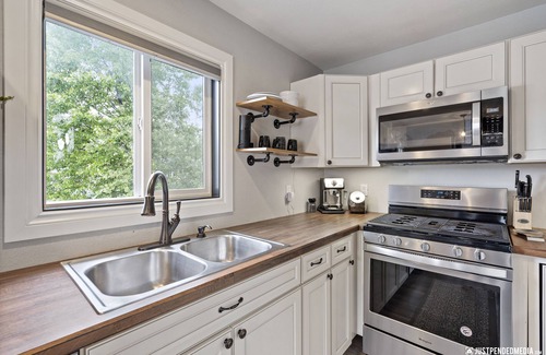 Old Seward - Oceanview Apartment | Pet-Friendly Luxury Loft in Anchorage with Spa & Hot Tub