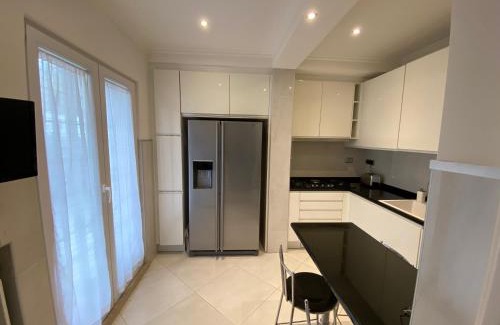 Monteverde Nuovo Apartment | Top Floor Monteverde: 4-Star Retreat with Hot Tub & Kitchen