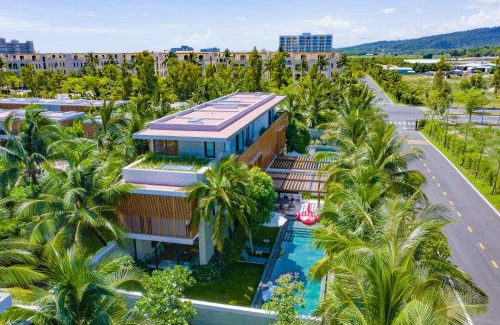 Long Beach Villa | Indulge in Luxury at The Villa Phu Quoc - Perfect for Families