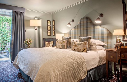 Broadway Hotel | Discover The Lygon Arms: Iconic 4-Star Hotel with Spa & Pool