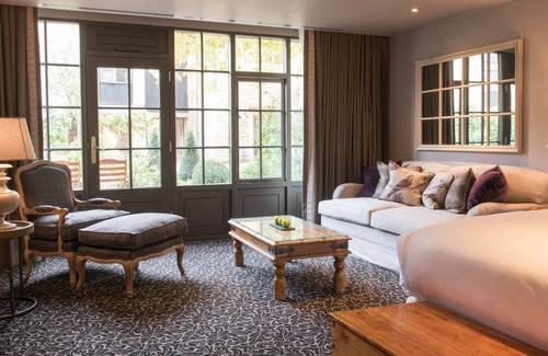 Broadway Hotel | Discover The Lygon Arms: Iconic 4-Star Hotel with Spa & Pool