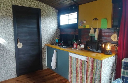 San Agustin del Guadalix House | Discover The Merry Wagon: Family-Friendly Retreat with Spa