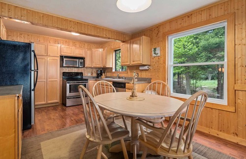 Mackinaw City Cottage | Scenic Lakefront Retreat, Steps from the Ferry