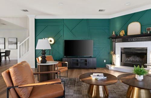 Katymead House | Experience The Mad Hatter: Heated Pool & Game Room Fun