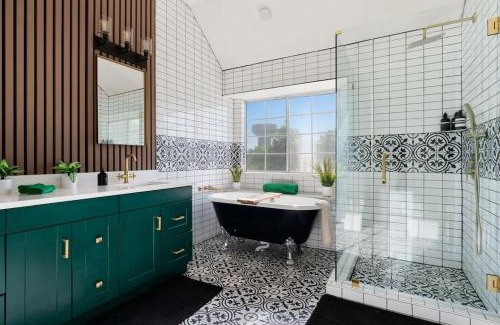 Katymead House | Experience The Mad Hatter: Heated Pool & Game Room Fun
