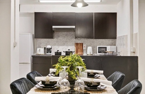 Gravesend Apartment | Discover Family-Friendly Stays at The Madrian Hotel