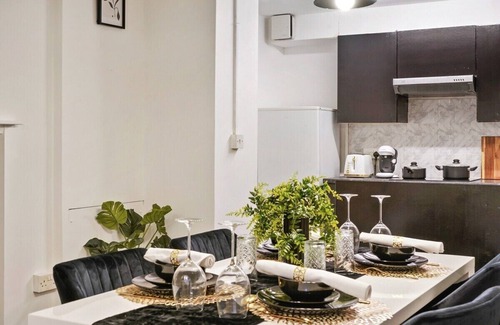 Gravesend Apartment | Discover Family-Friendly Stays at The Madrian Hotel
