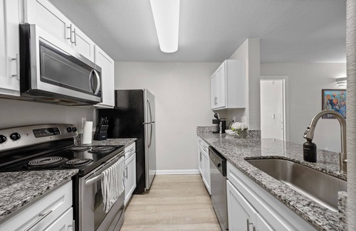 Pleasant Valley Apartment | The Magenta - Bold Design + Prime Location + Sleeps 12 + Amenities