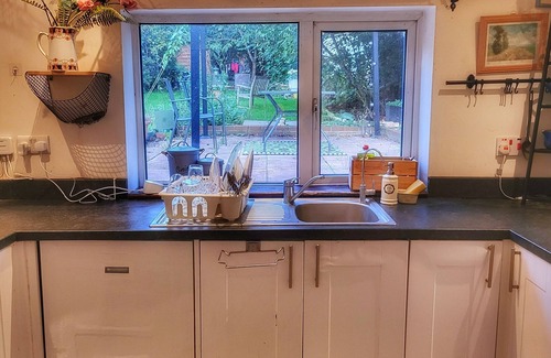 Reading Cottage | The Magnolia Cottage - 5 Bed Victorian Holiday Home -Reading
