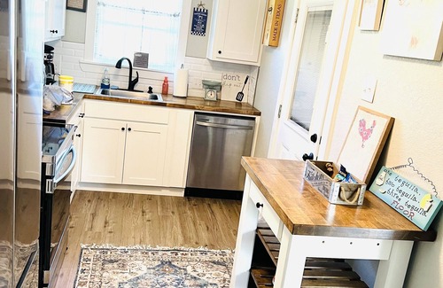 Waco House | Experience The Magnolia: Pet-Friendly Stay in Downtown Waco