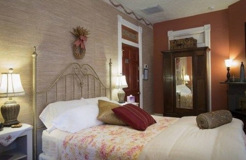 Downtown Bed & Breakfast | Magnolia House Inn: Eco-Friendly Retreat with Breakfast