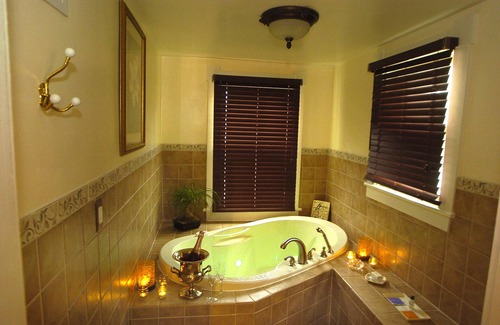 Downtown Bed & Breakfast | Magnolia House Inn: Eco-Friendly Retreat with Breakfast