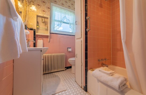 Cumbola Bed & Breakfast | Rated 9.6/10: The Maid's Quarters B&B with Breakfast