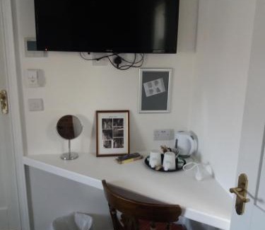 Canterbury Hotel | Relax at The Maidens Chambers: Family-Friendly Retreat